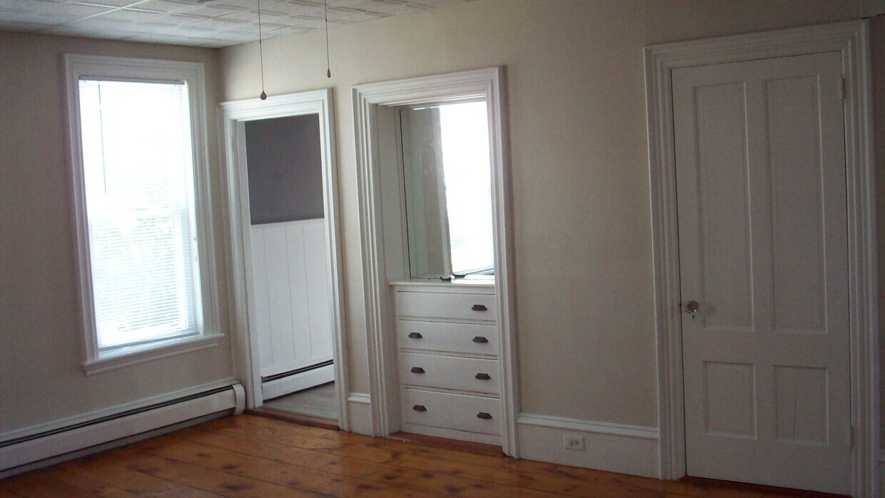 built in dining room hutch - 7 Lincoln St