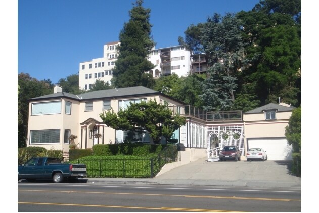 Primary Photo - 2340 Lakeshore Ave