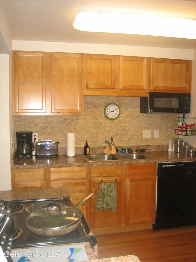 Foto del edificio - 5734 Russett Rd