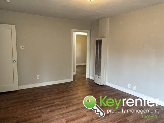 Building Photo - Charming Newly Remodeled Home + 50% Off Fi...
