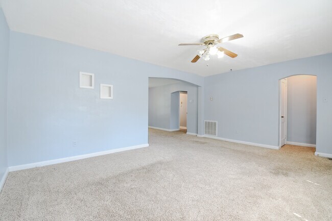 Building Photo - 2712 Barclay Ave