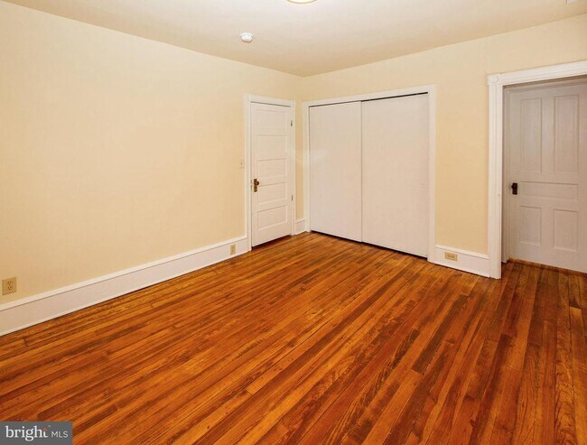 Foto del edificio - 427 E Main St