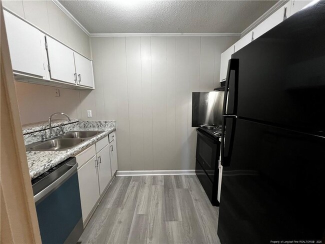 Building Photo - 5853 Century Oaks Dr