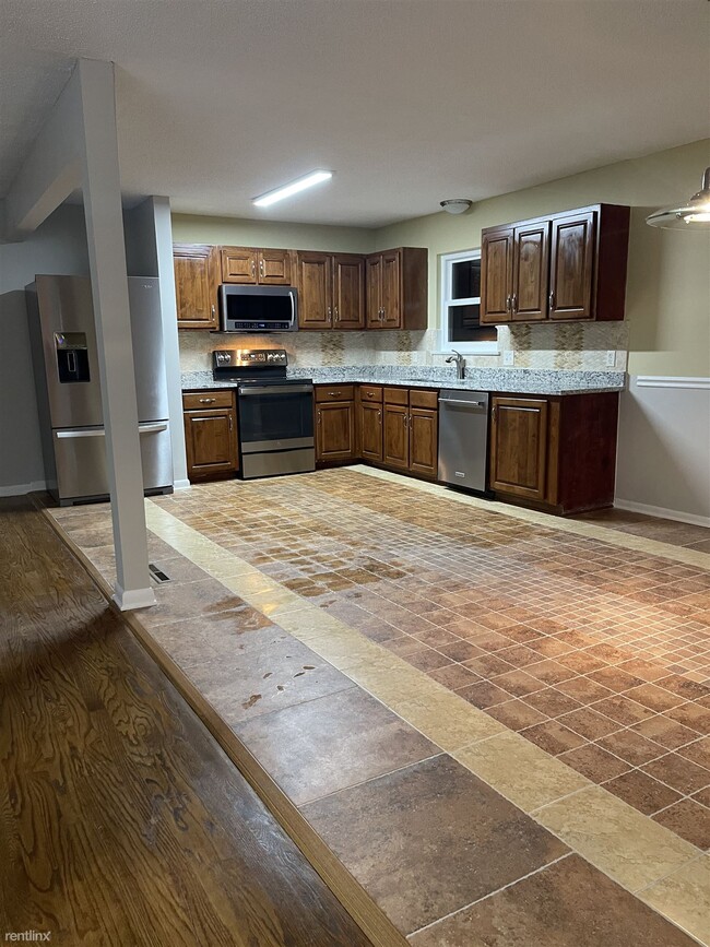 Building Photo - 4 br, 2.5 bath House - 1011 Woodfinch Trail