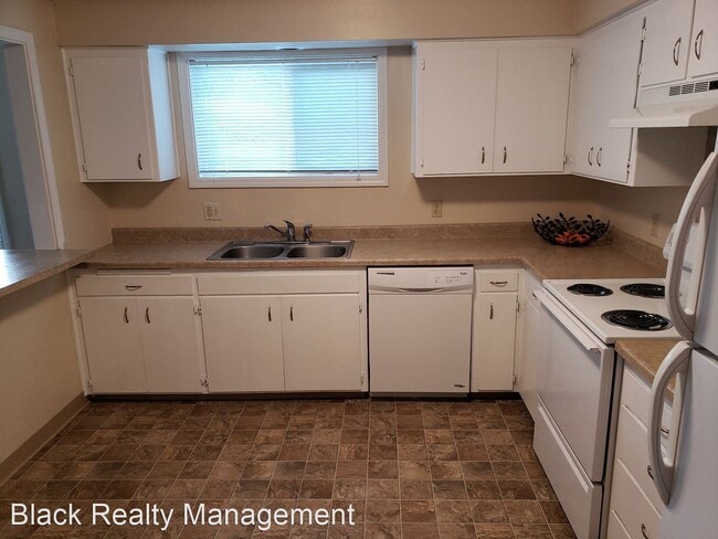 Building Photo - 2 br, 1 bath Apartment - 1118 and 1122 Oak...