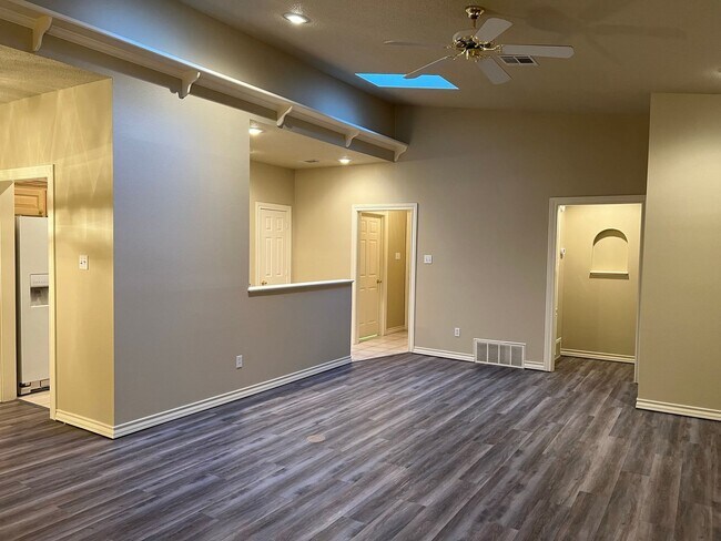 Building Photo - 2/2/2  Garden Home in Remington Park