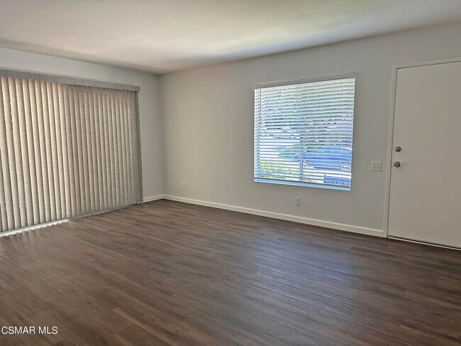 Foto del edificio - 499 Serento Cir