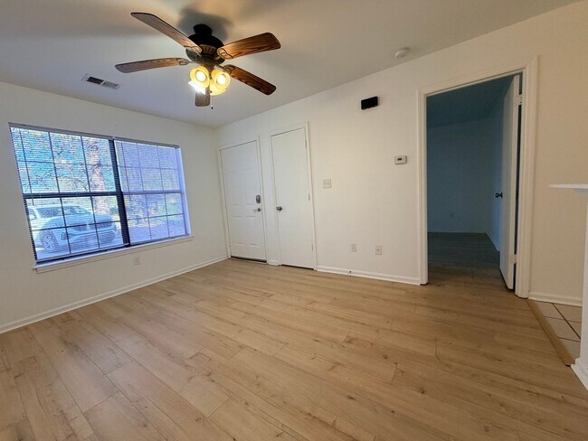 Building Photo - Cozy Wisteria Court