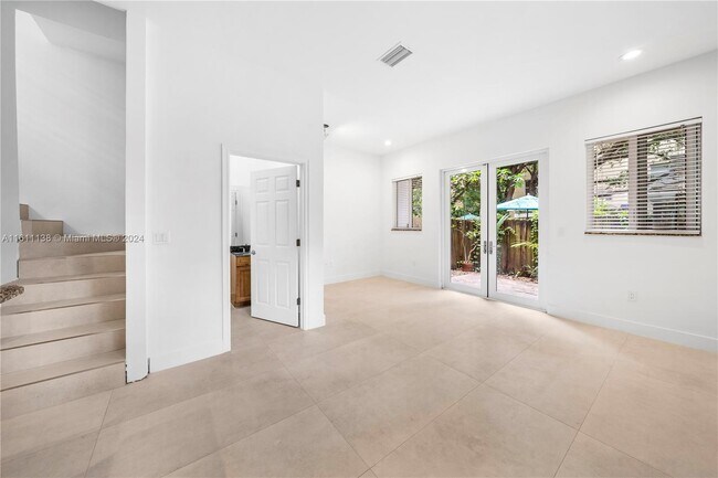 Foto del edificio - 2849 Coconut Ave