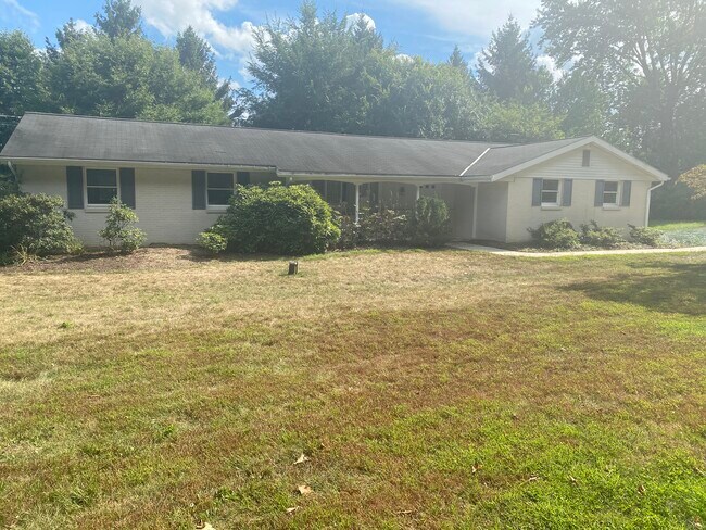 Foto del edificio - 6130 Hilltop Rd