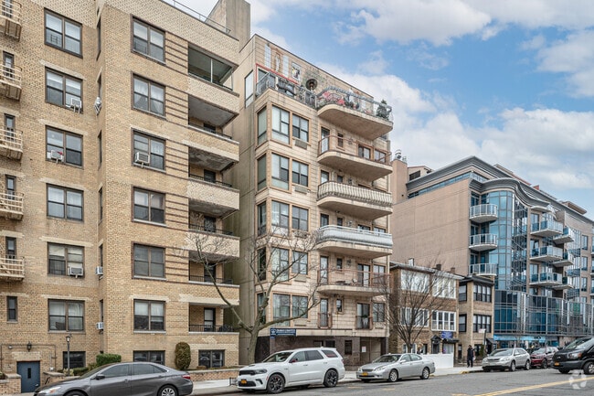 Building Photo - 134 W End Ave