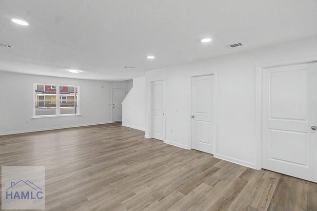 Building Photo - 20-B1 Frasier Ln SW