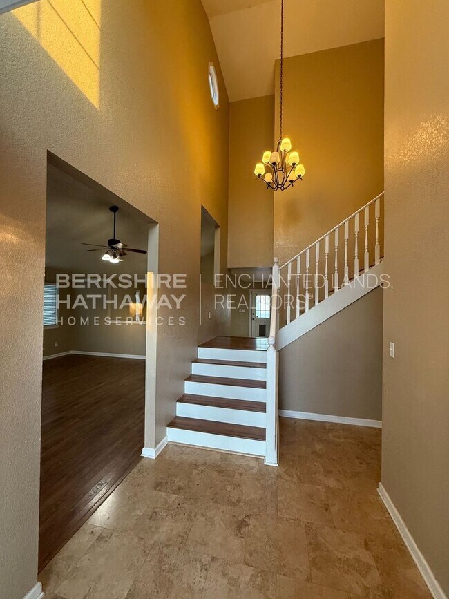 Building Photo - 5 Bedroom, 3 Bathroom on 1 Acre, Water &  ...