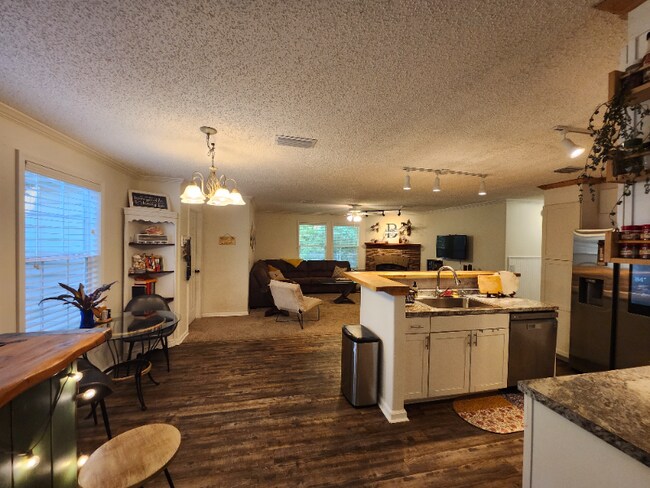 Foto del edificio - 914 Hibernia Forest Dr