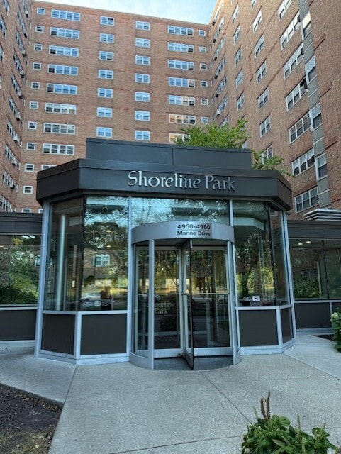 Foto del edificio - 4950 N Marine Dr