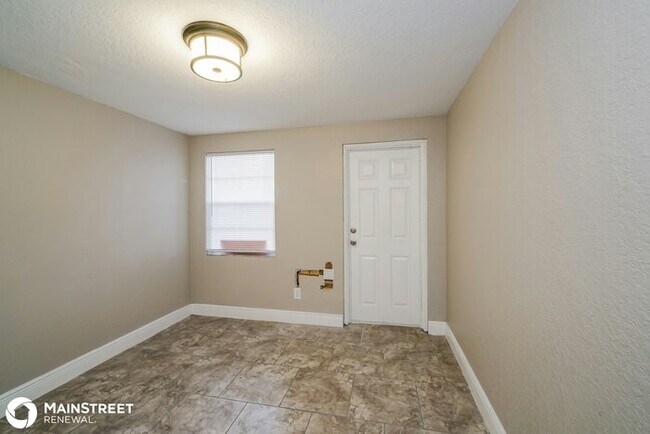 Building Photo - 5525 23rd St, Zephyrhills, FL 33542