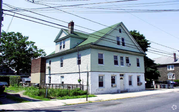 Primary Photo - 242 Crescent Ln