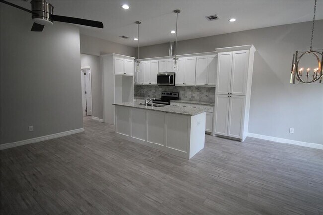 Building Photo - 3425 Mt Pleasant St