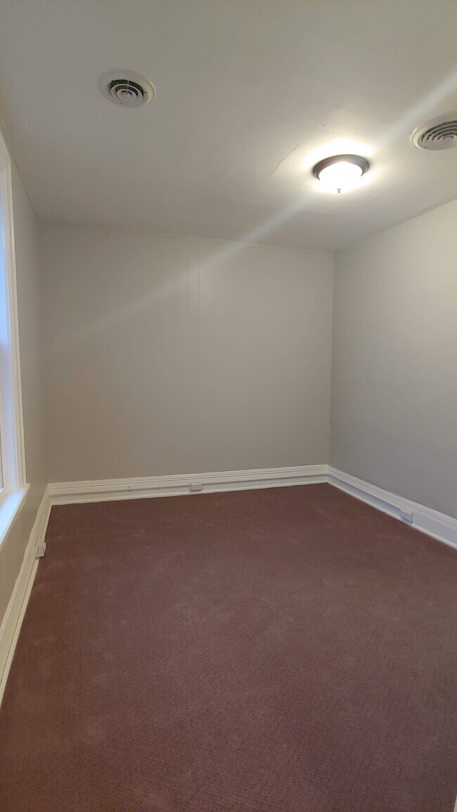 Bedroom - 523 N Madison St