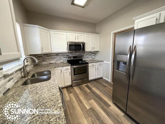 Building Photo - 3 Bed 2.5 Bath in University