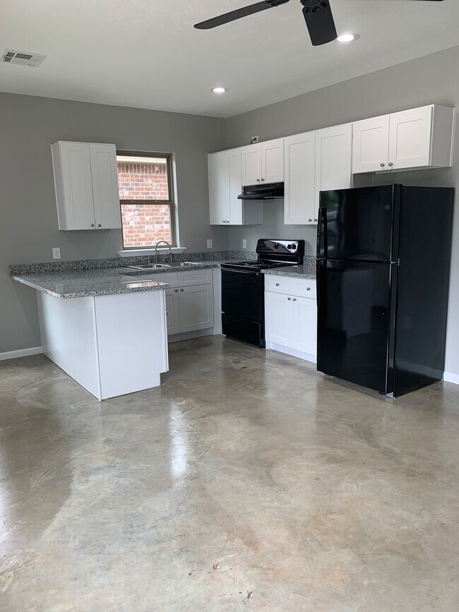 Foto del edificio - 1561 Ham Reid Rd