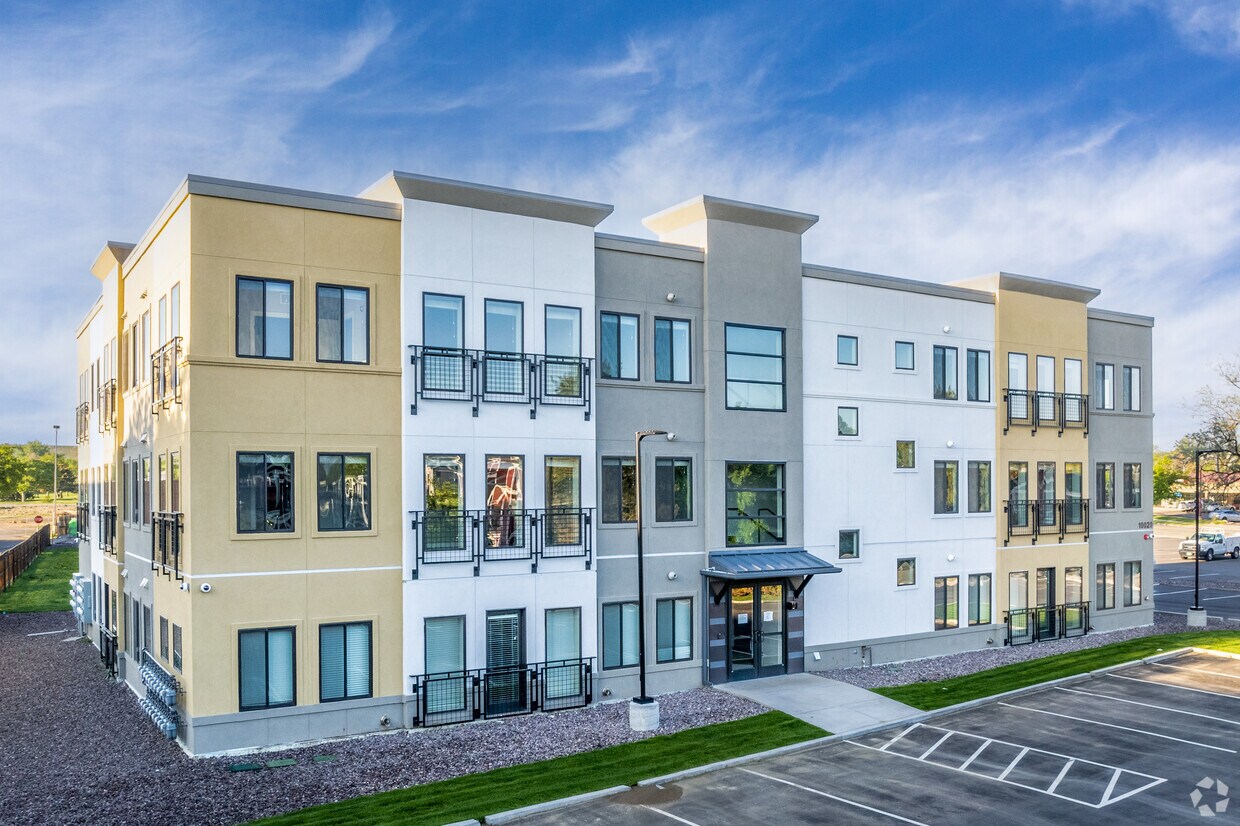 Foto principal - 10020 E Girard Ave