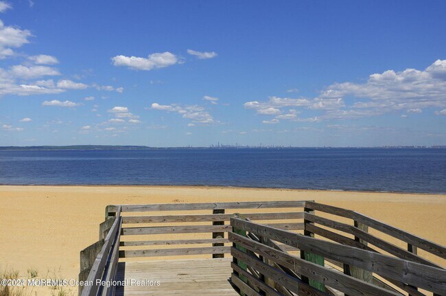 Foto del edificio - 13 Beachway Ave