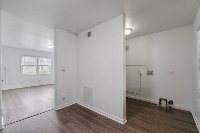 Foto del edificio - Coming Soon! 2BR Townhouse in Midland, PA!!