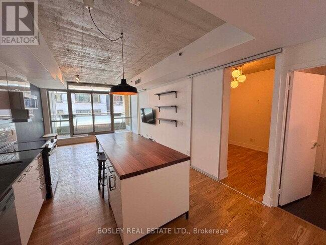 Photo du bâtiment - 630-630 Queen St E