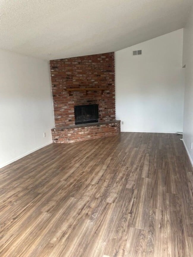 Building Photo - 4 Bedroom House In Laguna Lake Area