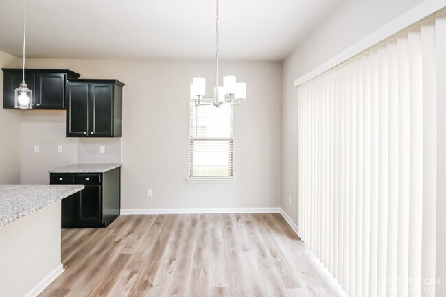 Foto del edificio - 139 Spring Knoll Dr