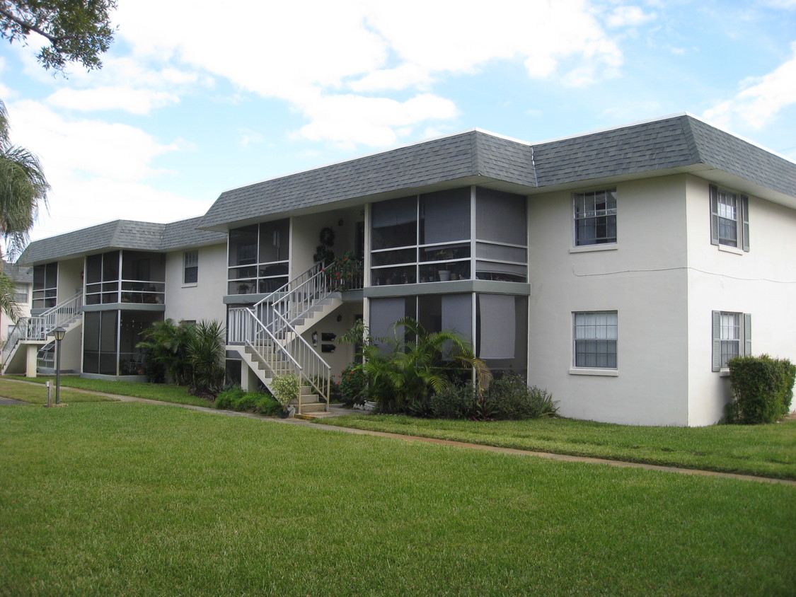 Building - Plantation Apartments