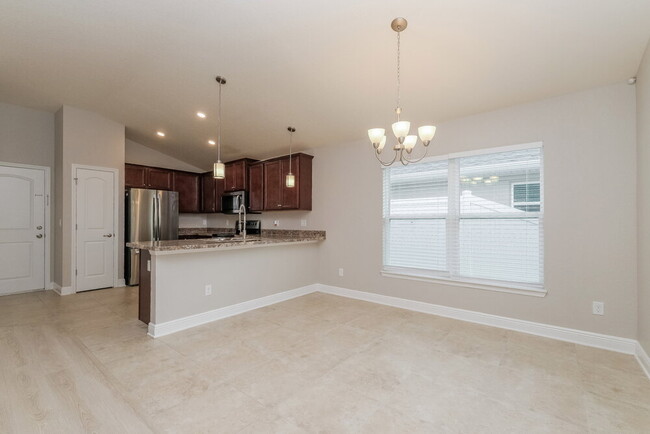 Building Photo - 7163 Wirevine Dr