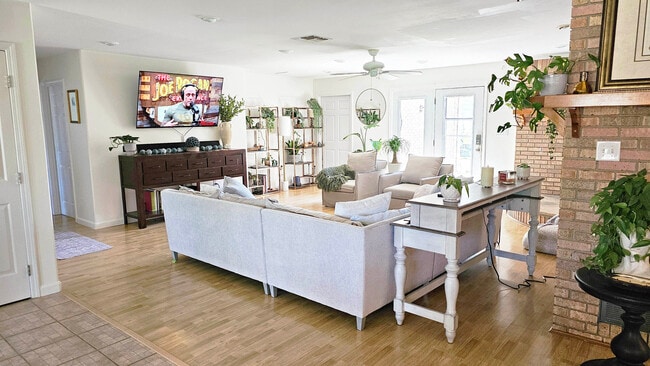 Building Photo - 16200 South Ave