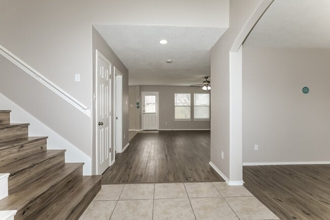 Foto del edificio - 6363 Bright Falls Ln