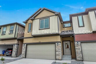 Building Photo - 793 N 2560 E