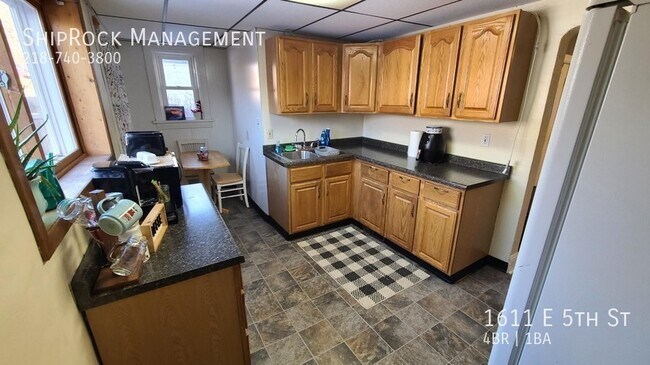 Foto del edificio - 1611 E 5th St