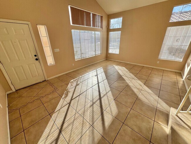 Foto del edificio - Charming home in a desirable Henderson neighborhood