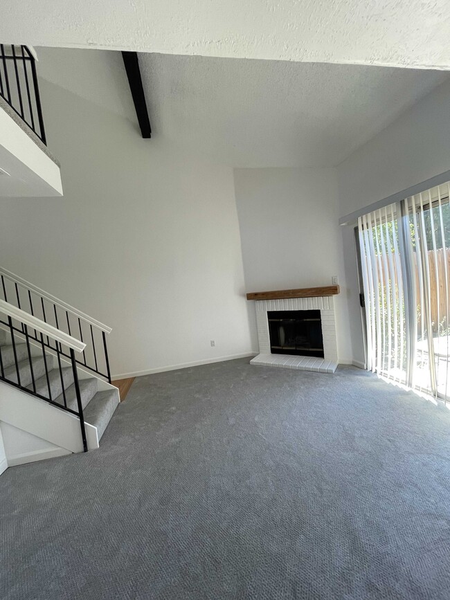 Building Photo - 1675 Vernon St