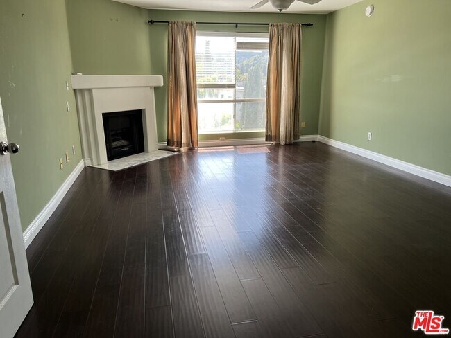 Building Photo - 5224 Zelzah Ave