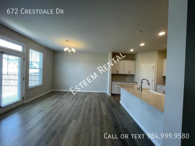 Building Photo - 672 Crestdale Dr