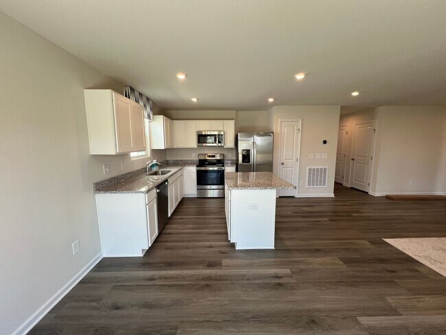 Building Photo - Move in Special: $500 off First Month's Re...