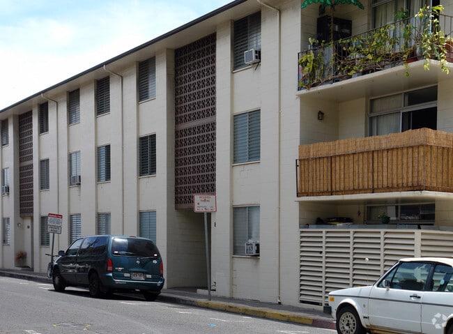 Building Photo - Iolani Banyan