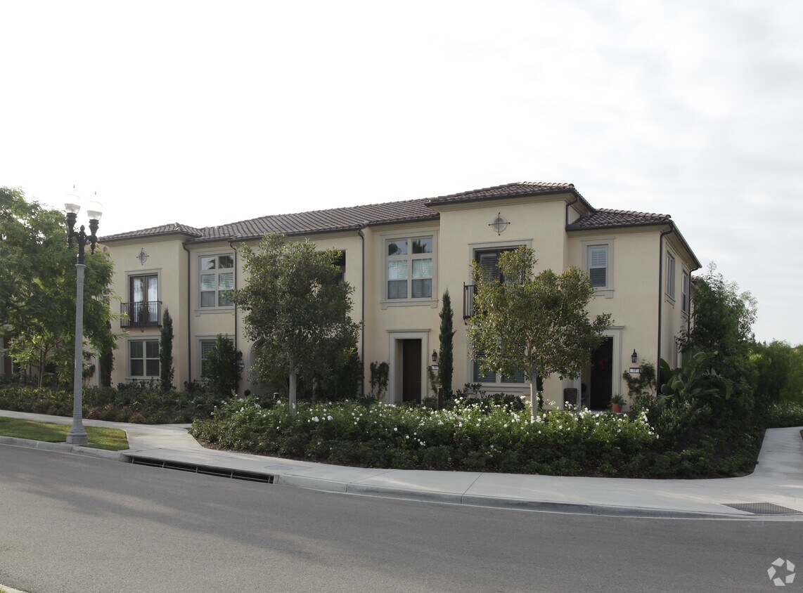 Foto del edificio - Woodbury Walk Apartment