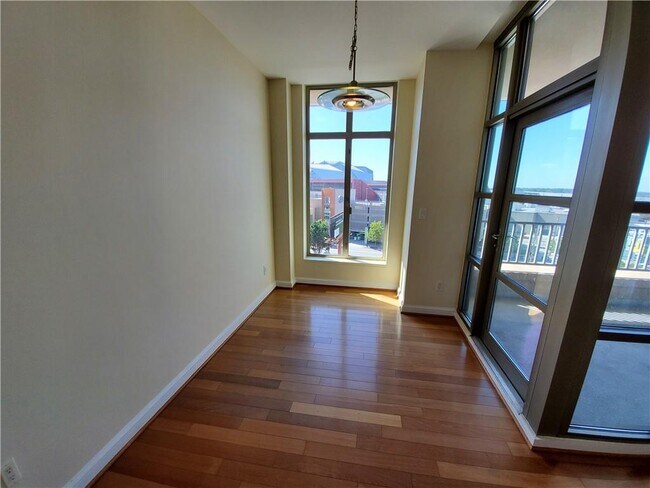 Foto del edificio - 250 Park Ave W NW