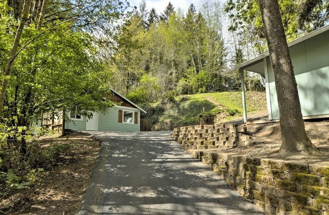 Building Photo - Cozy Cottage