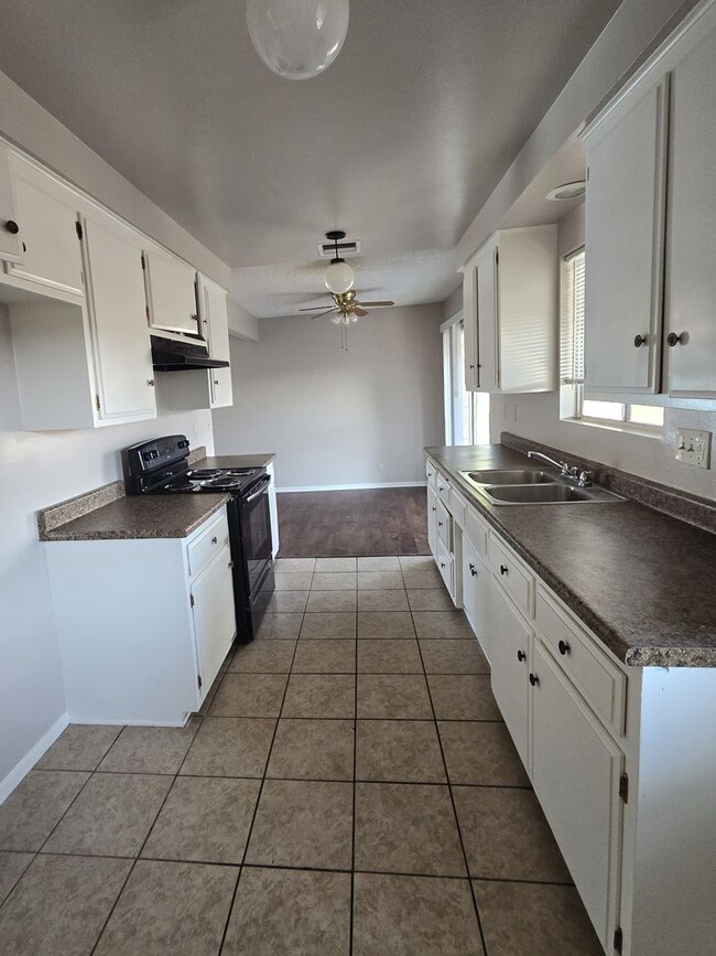 Building Photo - Holte &amp; Associates-Briarwood Ave