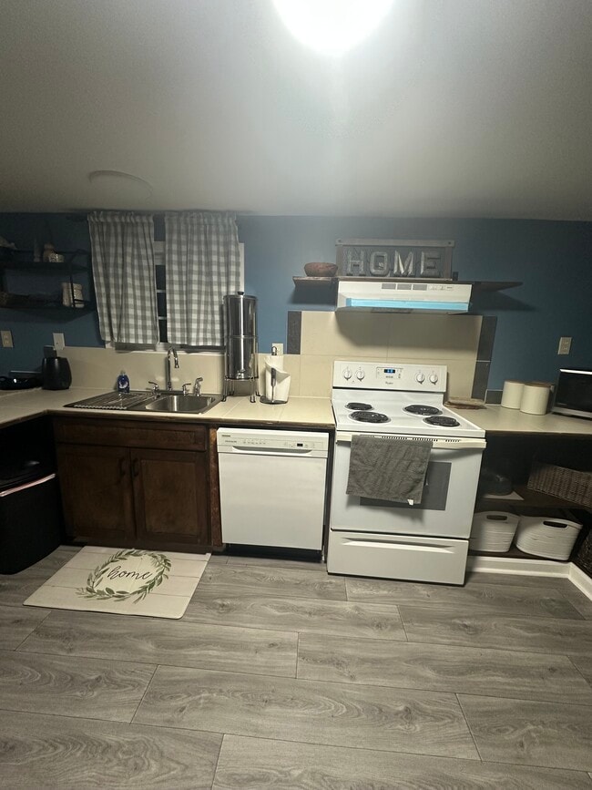 Building Photo - 616 Peak Branch Rd