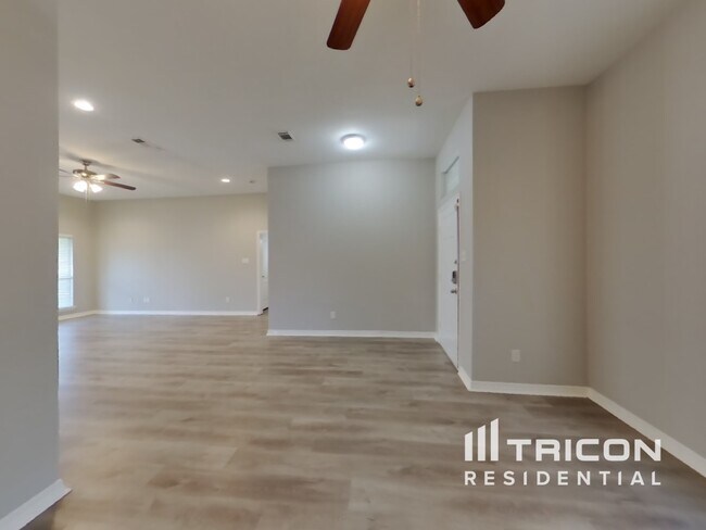 Foto del edificio - 400 Harvest Hill Ln