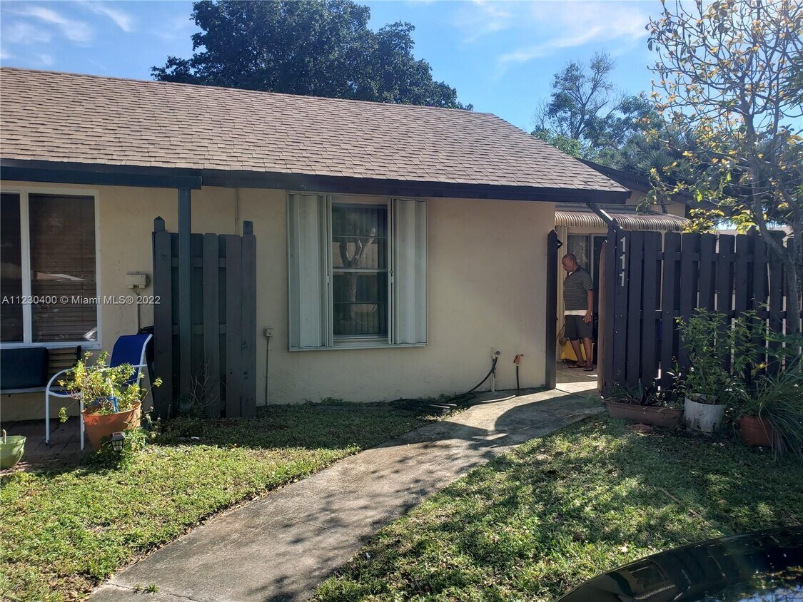 111 Fox Rd Unit 240, Hollywood, FL 33024 Condo for Rent in Hollywood